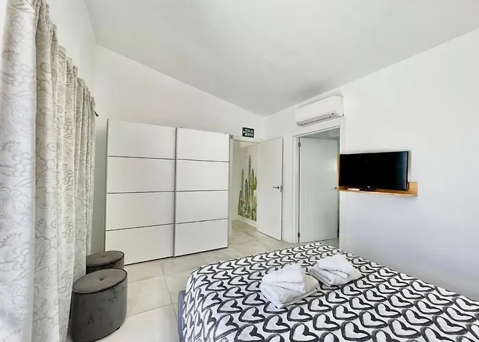 Вілла 12 Адехе